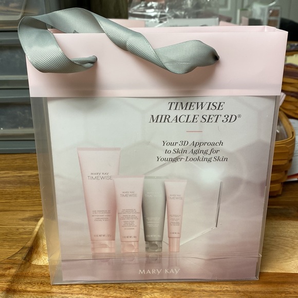 May Kay TimeWise Miracle Set 3D (Normal to Dry)! 😍💓 - Picture 3 of 4